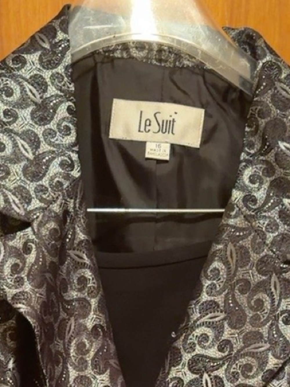 Le Suit Paisley Metallic Blazer in Silver and Black